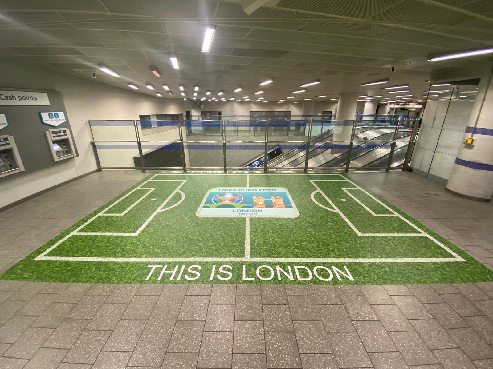 Links Signs used Drytac Polar Grip to create a series of graphics at five London Underground stations.