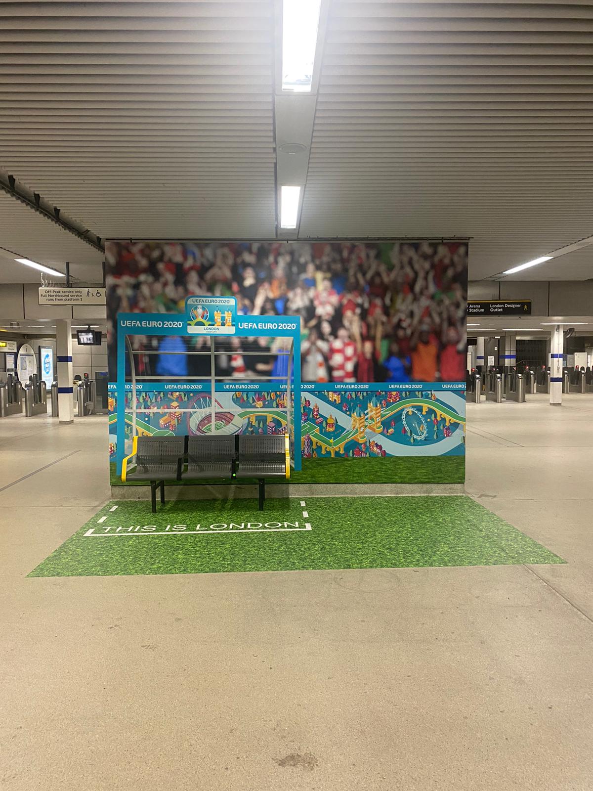 Links Signs used Drytac Polar Grip to create a series of graphics at five London Underground stations.