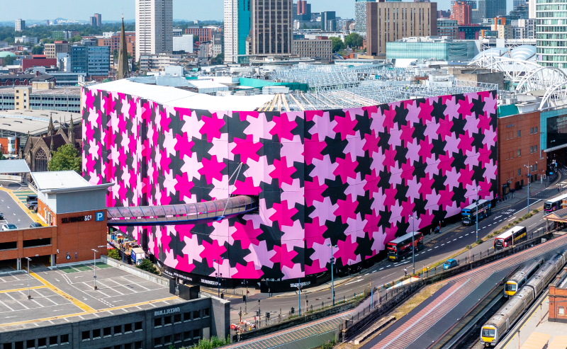 Embrace Building Wraps created the world’s largest scaffold wrap at Selfridge’s department store in Birmingham, UK.