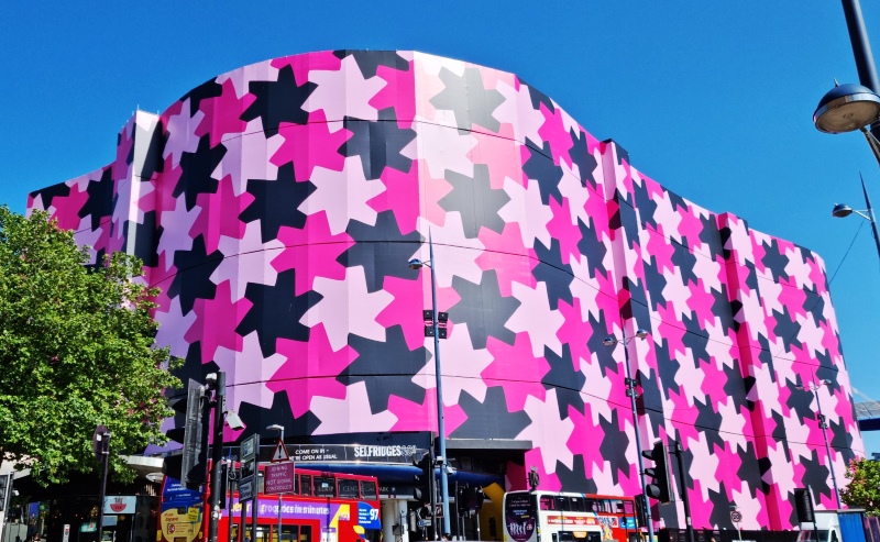 Embrace Building Wraps created the world’s largest scaffold wrap at Selfridge’s department store in Birmingham, UK.